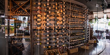 250 оттенков вкуса: винная комната в Вилла Ривьера